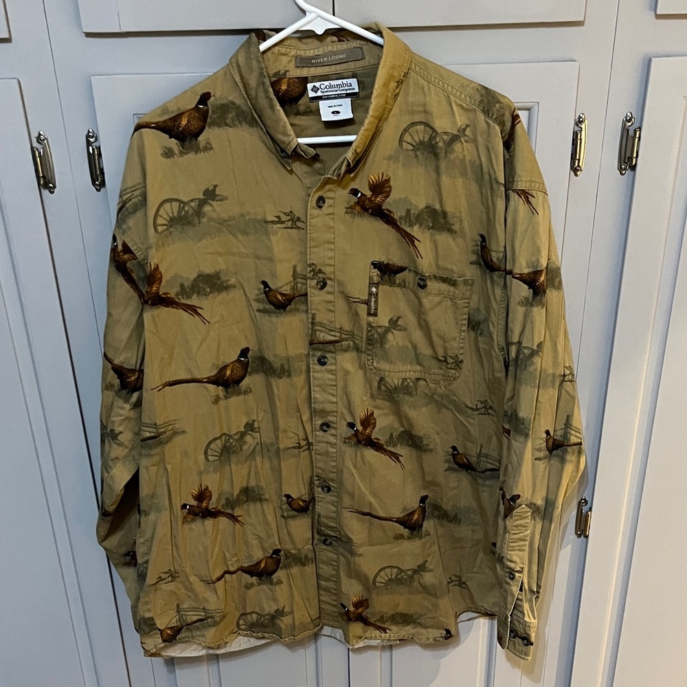 Columbia Tan Pheasant-Print long sleeve button up shirt. Mens large